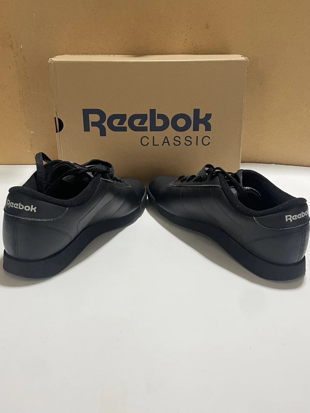 Reebok Classic Princess Womens Black Leather Sneakers Size 10